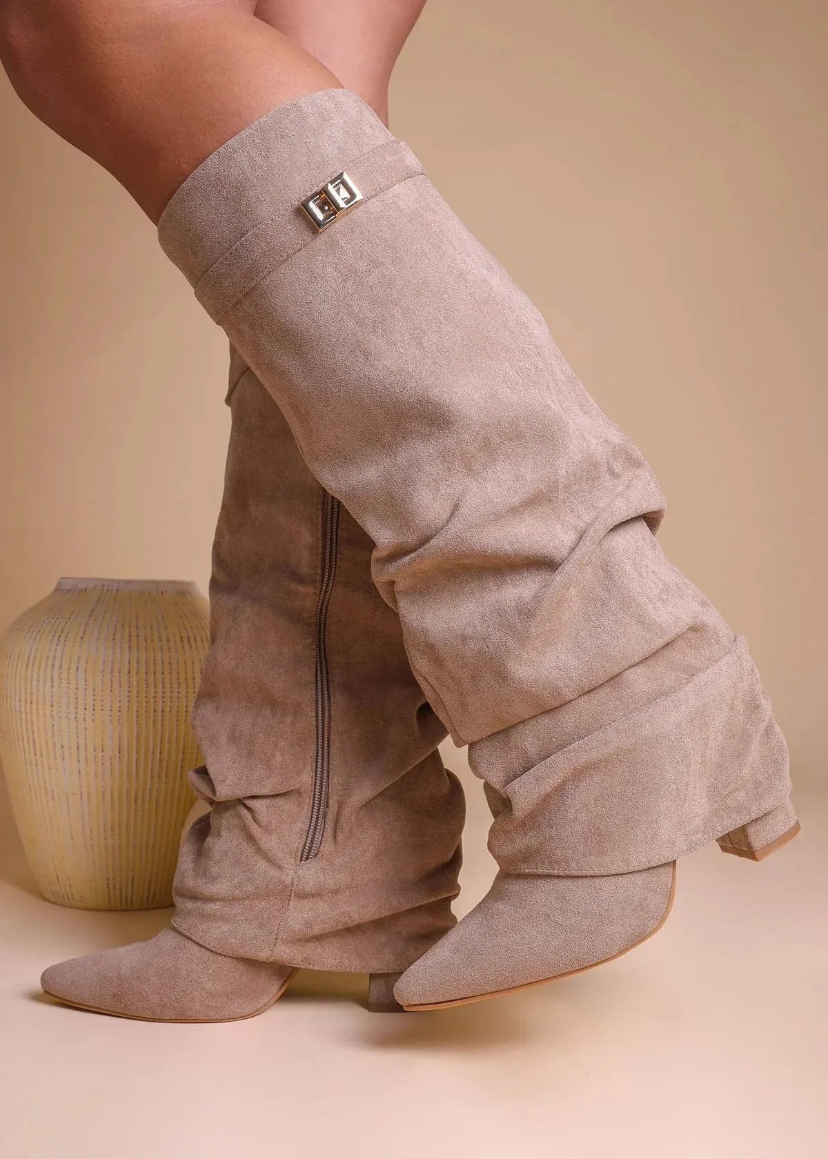 Hohe weiche Wildlederstiefel - Beige